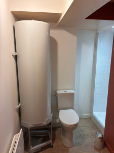 Photo de galerie - Installation, ballon d’eau chaude et WC