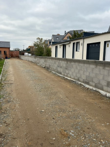Photo de galerie - Création d’un mur en stepock de 53m de long sur 1,20de haut 