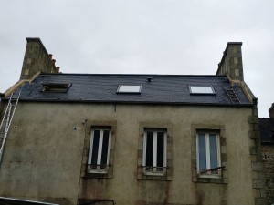 Photo de galerie - Chantier saint pol de Léon toiture complètement avec remplacement des chien assis par fenêtre 