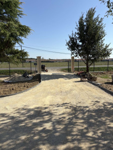 Photo de galerie - Réalisation de seuil de portail avec pilier de 8 m