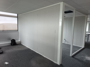 Photo de galerie - Placo pour bureaux avec cloisons vitrée aluminium 