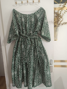 Photo de galerie - Robe wax confortable avec ceinture 