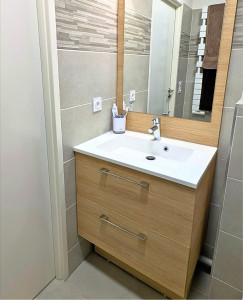 Photo de galerie - Montage et mise en place de meuble et miroir de salle de bain