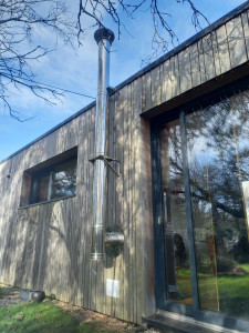 Photo de galerie - Installation d'un conduit extérieur POUJOULAT chez un client. 