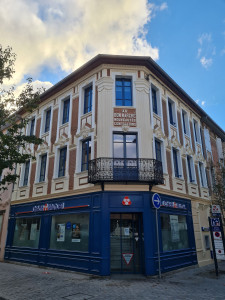 Photo de galerie - Rénovation complète d'une façade (crédit mutuel, Revel)