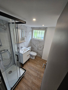 Photo de galerie - Réalisation d'une salle de bain dans un sous-sol de A à Z