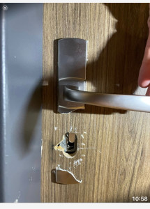 Photo de galerie - Changement de poignée de porte et cylindre 