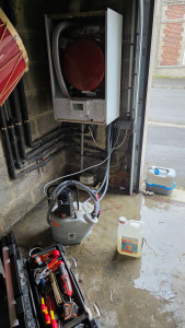 Photo de galerie - Détartrage chaudière sur le circuit de production d'eau chaude sanitaire. 