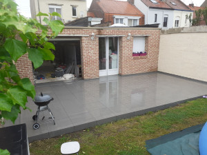Photo de galerie - Terrasse 40 m2 en carrelage italien 60 cm par 60 cm