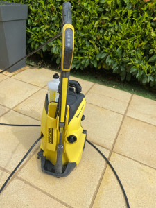 Photo de galerie - Loue karcher avec ces 2 accessoires. parfait pour le nettoyage des terrasses, des voitures ou tout autres objets 