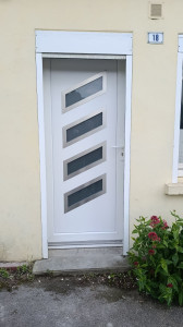 Photo de galerie - Pose de porte d'entrée