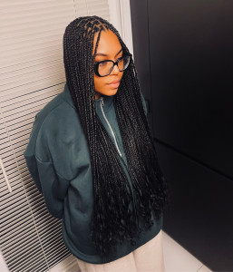 Photo de galerie - Small knotless bone braids 