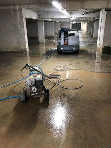 Photo de galerie - Nettoyage karcher et auto laveuse d'un parking souterrain 