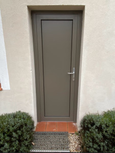 Photo de galerie - Pose d’une porte d’entrée 