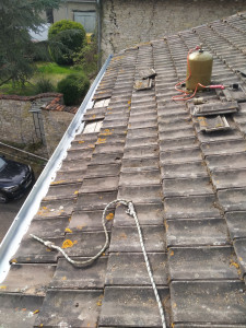 Photo de galerie - Pose d'une gouttière en zinc