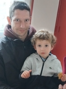 Photo de galerie - Avec mon neveux car c'est la seule photo sur mon téléphone sur laquelle on me voit correctement. 