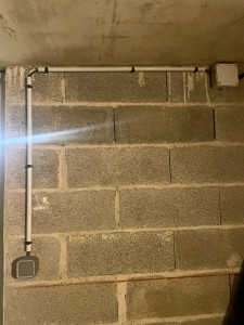 Photo de galerie - Installation de prise et d’éclairage dans un local