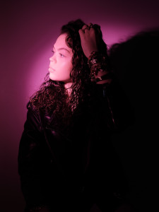 Photo de galerie - Quand on est ado, on a souvent un univers bien à soi. Anaïs c'est le rock avec bcp de féminité. Quoi de mieux que créer une ambiance singulière directement sans son salon. 