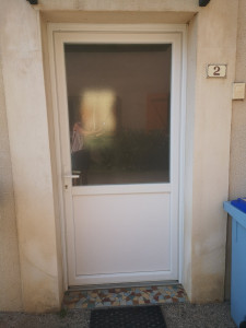 Photo de galerie - Porte d'entrée en pvc blanc 2 faces