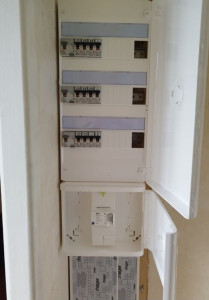 Photo de galerie - Installation tableau électrique dans chantier avec les normes nfc 15100