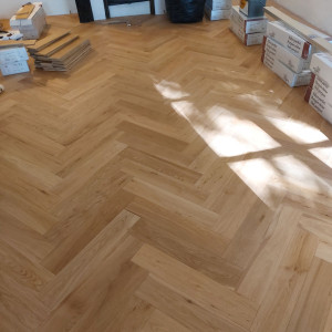 Photo de galerie - La pose du parquet 
