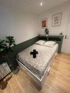 Photo de galerie - Le lit parfaitement fait pour le confort des voyageurs .