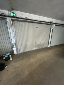 Photo de galerie - Nettoyage porte de garage ( avant )