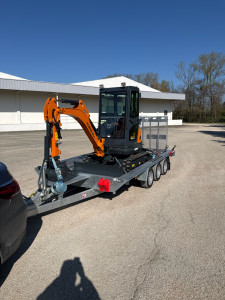 Photo de galerie - À louer mini pelle 2.5 T avec 3 godets de terrassement,grappins hydraulique rotatif,fourche palette,râteau pour défricher 