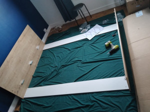Photo de galerie - Montage et assemblage d’un meuble avec pose des différents éléments et finitions soignées. Travail réalisé avec précision et dans le respect des consignes.