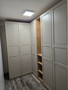 Photo de galerie - Montage d'un grand dressing IKEA avec lumière interne 