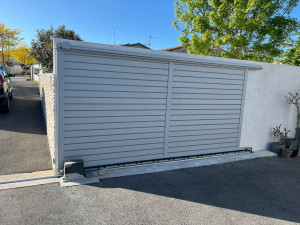 Photo de galerie - Portail, aluminium coulissant