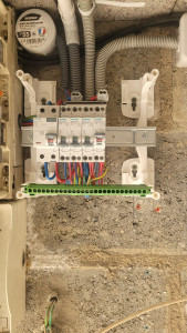 Photo de galerie - Remplacement tableau divisionnaire pour création circuits dédiés lave-linge et sèche-linge et sécurisation circuits existants.