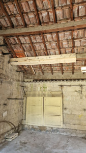 Photo de galerie - Réparation d'un poutre bois repris avec des tiges fileté tous les 50 sertie avec deux autres poutres 
