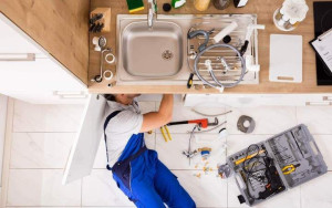 Photo de galerie - Installation de sanitaires 
meuble evier 
