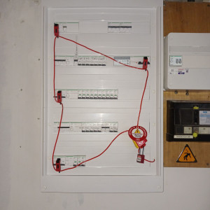 Photo de galerie - Pose,câblage et consignation d'une armoire électrique 
