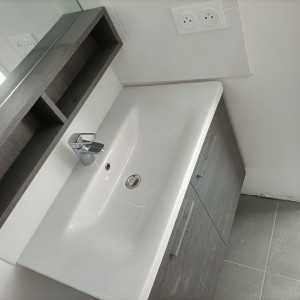 Photo de galerie - Installation meuble vasque 