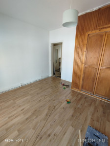 Photo de galerie - Pose de parquet flottant plus rénovation des murs et des volets roulants électriques
