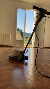 Photo de galerie - Nettoyage des sols à la monobrosse