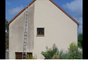 Photo de galerie - Nettoyage crépi 