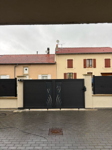 Photo de galerie - Après montage de portail