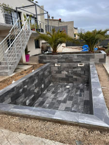 Photo de galerie - Piscine pierre de Bali turquoise