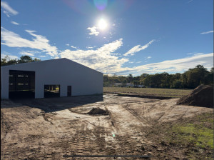 Photo de galerie - Décaissement du terrain pour empierrement et création d’un chemin d’accès au droit du bâtiment