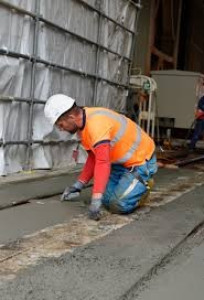 Photo de galerie - Pose dalle, chape, montage mur et murette, enduit, démolition, pose ipn, ouverture mur, ravalement façade, pose hourdi, jointage, pose portail, semelle, ceinture