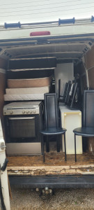 Photo de galerie - Chargement de l'utilitaire pour aller à destination sans encombres