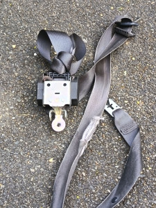 Photo de galerie - Remplacement d'une ceinture AVG HS d'un Renault Scénic de 2008
client qui repart en toute sécurité avec une nouvelle ceinture en bon état 