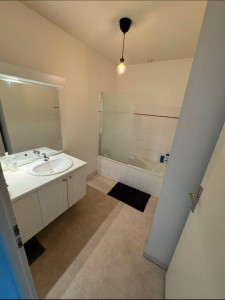 Photo de galerie - (AVANT) 
Rénovation complète salle de bain 