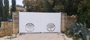 Photo de galerie - Fabrication et pose d'un portail 2 vantaux peinture thermolaquage ral 9016