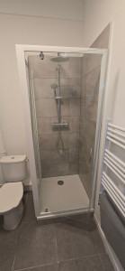 Photo de galerie - Pose de douche 