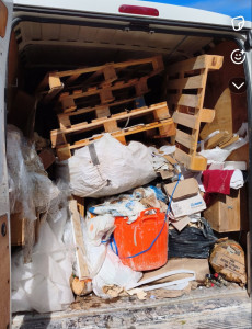Photo de galerie - Débarras sur chantier rénovation maison , palette bois , sac de gravat , plastique etc.. 
