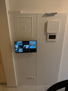 Photo de galerie - Création vidéo-projecteur et caméra de surveillance et création du meuble